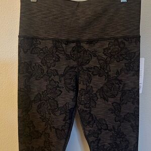 NWT Athleta Elation Textured Tight Sz M